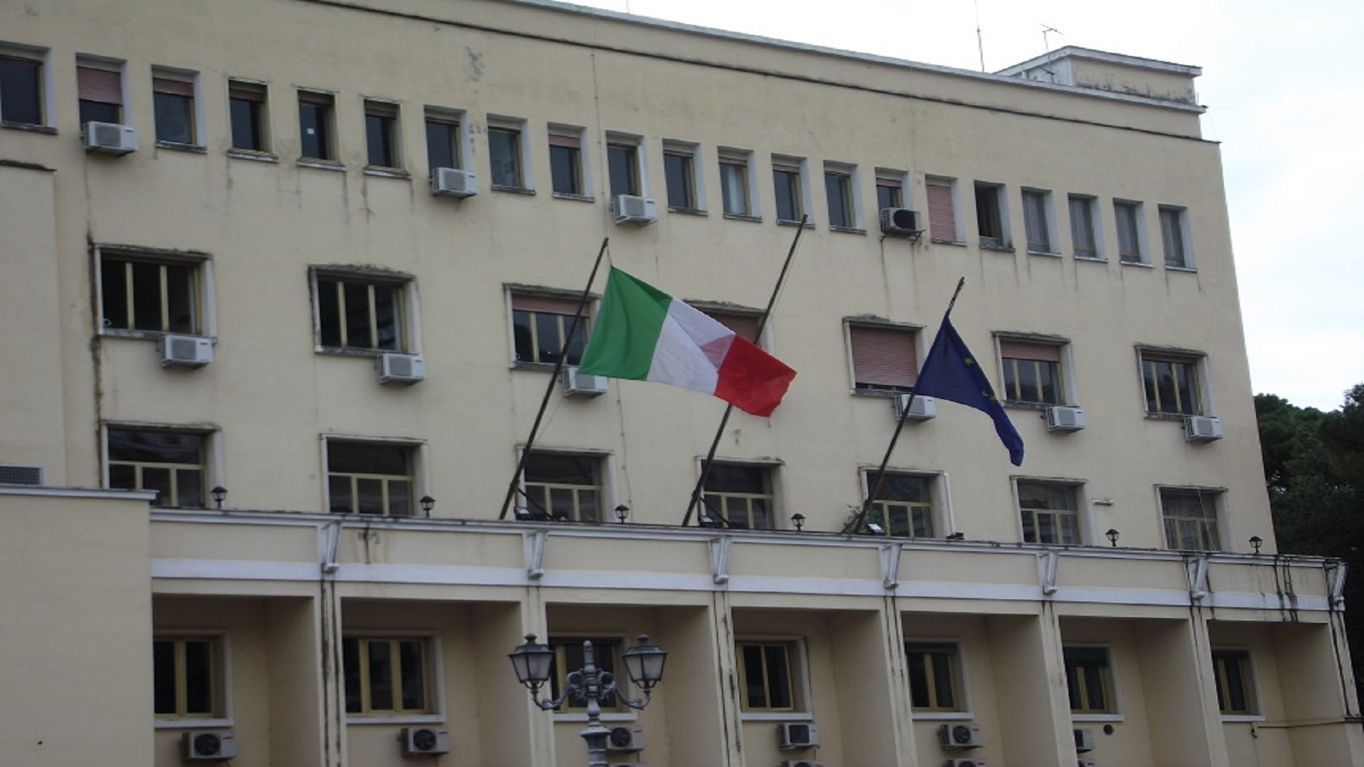 Un'immagine generica segnaposto con angoli arrotondati in una figura.